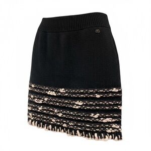 💕 CHANEL vintage cashmere wool 2006 tweed mini skirt Fall 06A bouclé black, rare